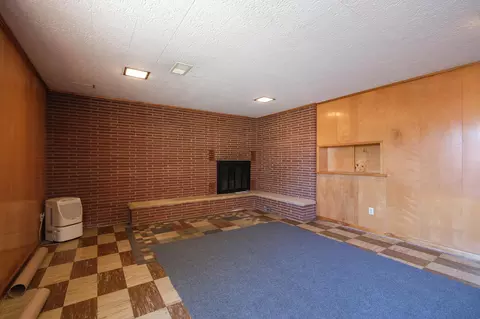 Living - 400 9th St SE, Waseca, MN 56093 photo 2 of 2
