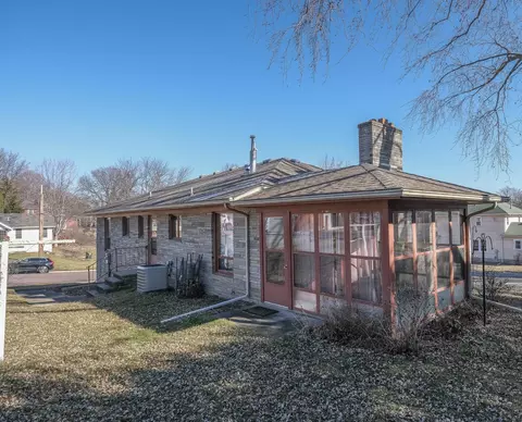 Exterior - 400 9th St SE, Waseca, MN 56093 photo 3 of 10