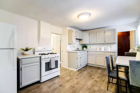 306 Ramsey St, Hastings, MN 55033