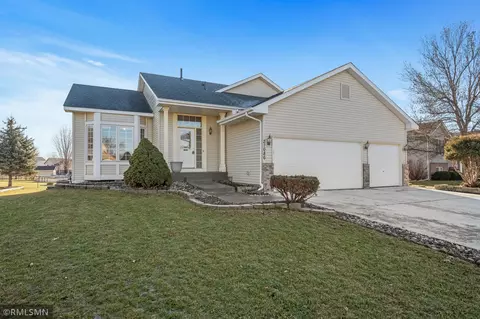 21086 Hyacinth Ave, Lakeville, MN 55044