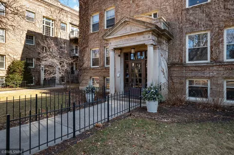 2517 Humboldt Ave S #301, Minneapolis, MN 55405