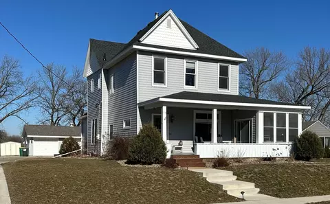 216 2nd St SW, Pine Island, MN 55963