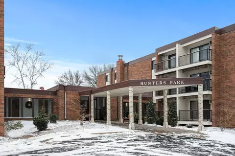 4 Pine Tree Dr #310, Arden Hills, MN 55112
