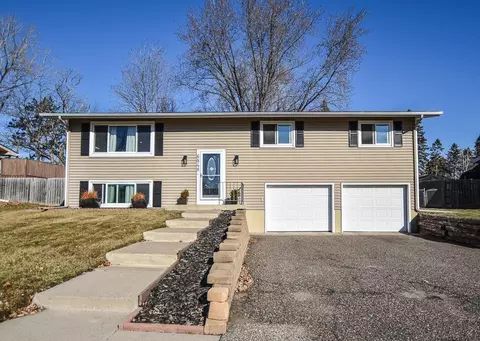 6848 8th Street Ln N, Oakdale, MN 55128