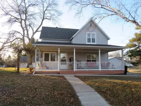 426 5th St SE, Pelican Rapids, MN 56572