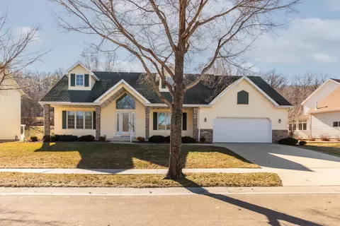 2932 Mayowood Common Cir SW, Rochester, MN 55902