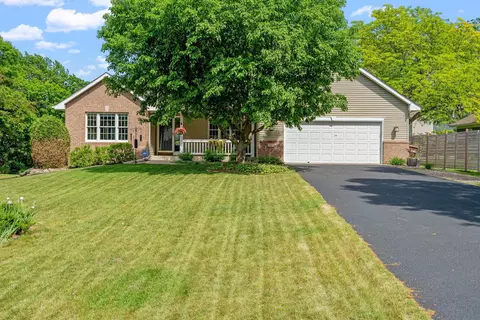 882 East Ave, Mahtomedi, MN 55115