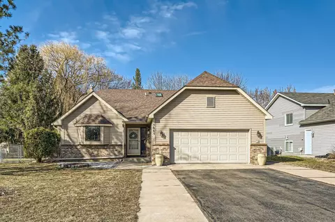 5667 Windmill Dr, White Bear Township, MN 55110