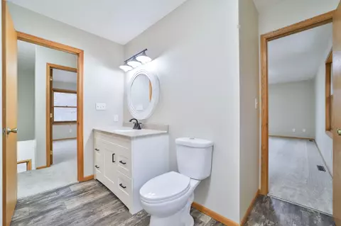 Bath - 13384 Shadowwood Dr, Baxter, MN 56425 photo 3 of 4