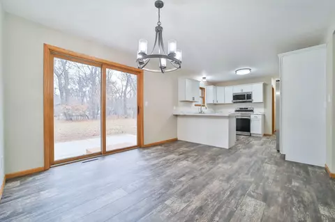Kitchen - 13384 Shadowwood Dr, Baxter, MN 56425 photo 4 of 5