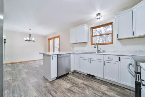 Kitchen - 13384 Shadowwood Dr, Baxter, MN 56425 photo 3 of 5