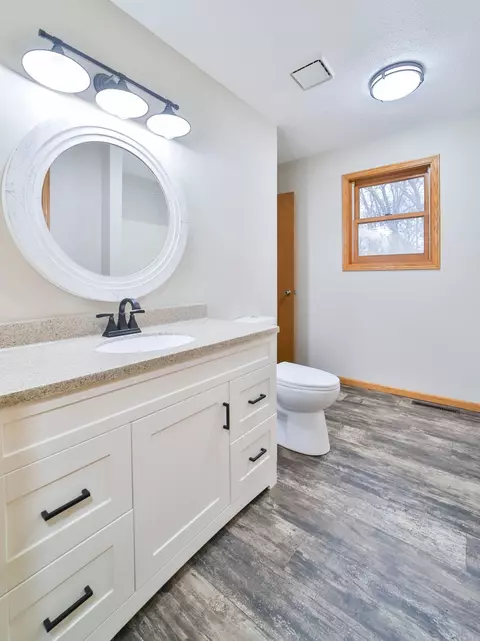 Bath - 13384 Shadowwood Dr, Baxter, MN 56425 photo 4 of 4