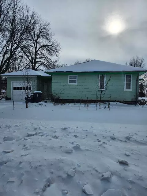 500 5th St, Walnut Grove, MN 56180