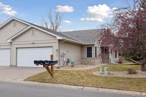 2124 Southwind Rd, Maplewood, MN 55109