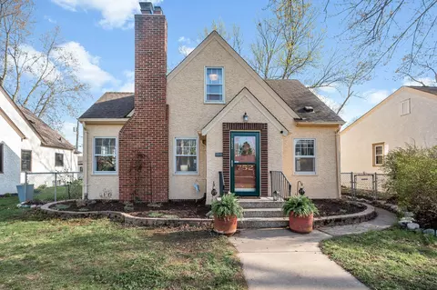 752 Montana Ave E, Saint Paul, MN 55106
