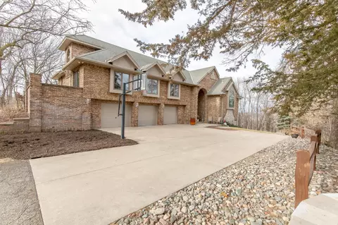 2134 Muhlenhardt Rd, Shakopee, MN 55379