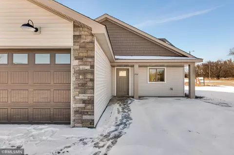 1702 Maple Leaf Ln, Litchfield, MN 55355 photo 2