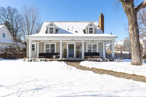 233 Broadway Ave N, Wayzata, MN 55391