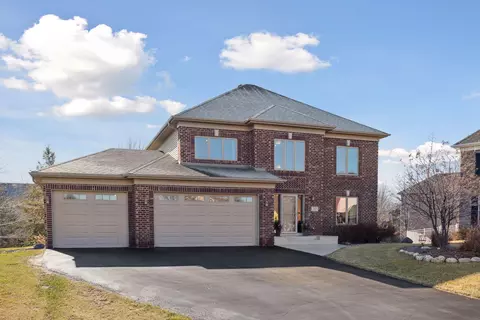 717 Carver Creek Pl, Carver, MN 55315
