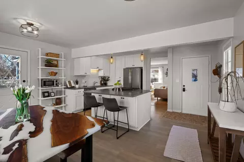 607 Sherwood Rd, Shoreview, MN 55126