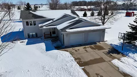 411 9th St E, Hector, MN 55342