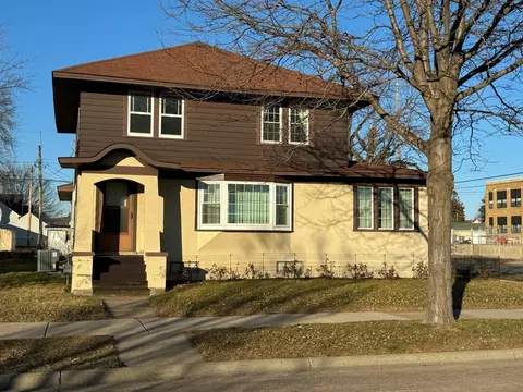 726 E Sanborn St, Winona, MN 55987