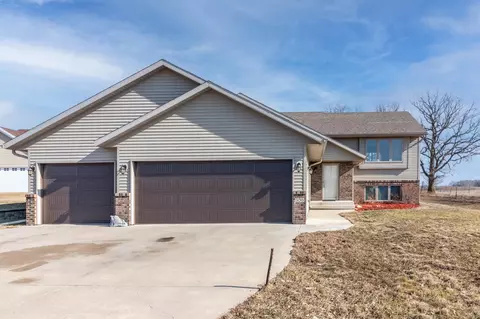 938 14th Ave NE, Saint Joseph, MN 56374