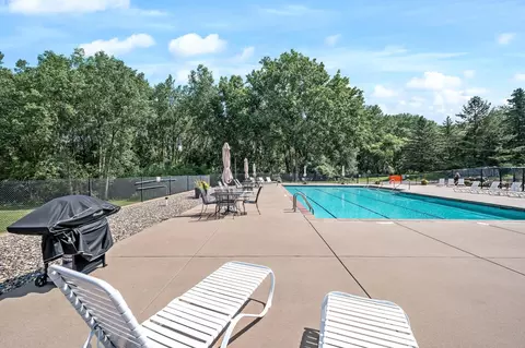 2445 Londin Ln E #203, Maplewood, MN 55119