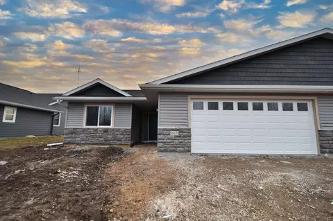 663 Saint Paul Rd, Zumbrota, MN 55992