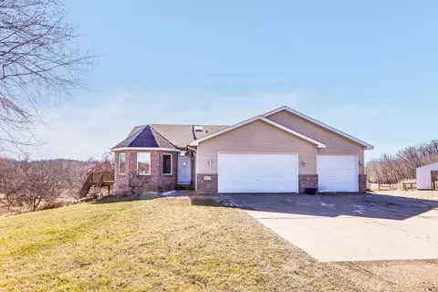 2039 Stark Rd W, Cambridge, MN 55008