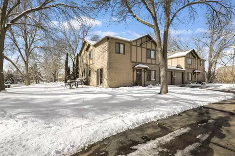 11558 Carriage Ct, Eden Prairie, MN 55344
