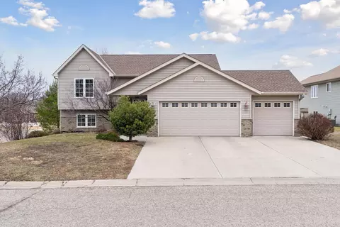 203 Clover Ct, Jordan, MN 55352