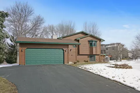 9250 Oakview Ln N, Maple Grove, MN 55369