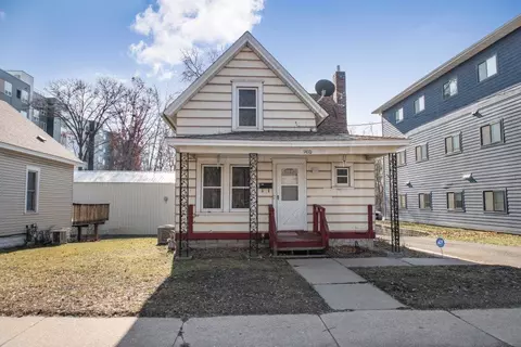 1410 7th St E, Saint Paul, MN 55106
