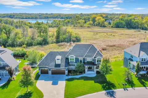 16 Rapp Farm Blvd, North Oaks, MN 55127