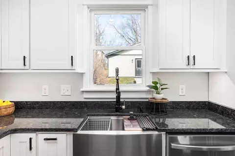 Kitchen - 4721 Robinson St, Duluth, MN 55804 photo 6 of 6