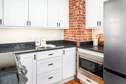 Kitchen - 4721 Robinson St, Duluth, MN 55804 photo 4 of 6