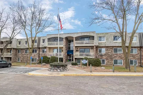 4379 Wilshire Blvd #302, Mound, MN 55364