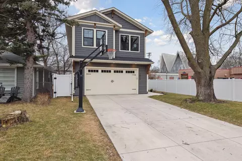 3809 W 54th St, Edina, MN 55410