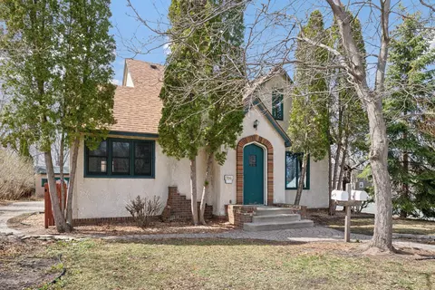 706 Holmes St S, Shakopee, MN 55379