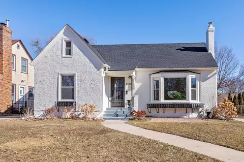 1328 Victoria St N, Saint Paul, MN 55117