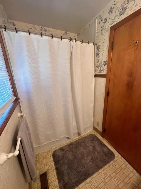 705 Brian St, Marshall, MN 56258 photo 14