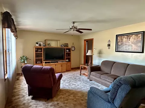 705 Brian St, Marshall, MN 56258 photo 4
