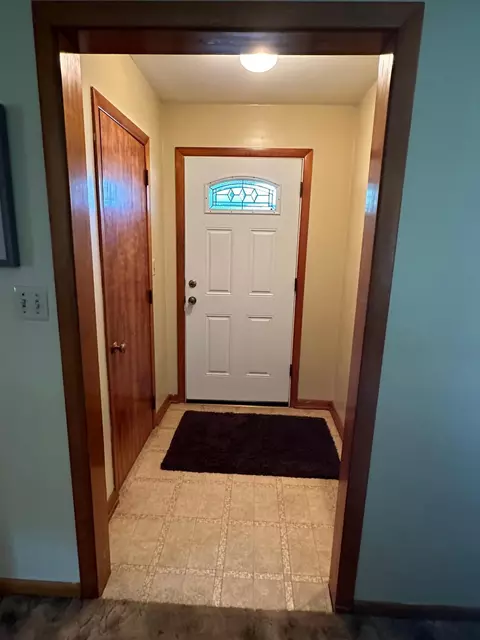 705 Brian St, Marshall, MN 56258 photo 3