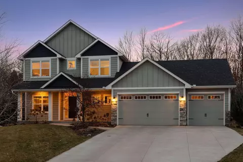 3224 Symphony Ct, Chaska, MN 55318