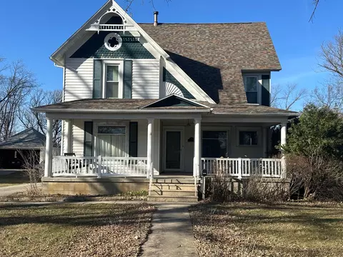 105 Lakeshore Dr, Stewartville, MN 55976