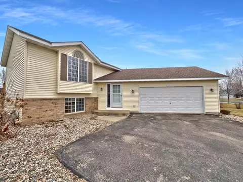 1290 Parkside Ln, Waconia, MN 55387