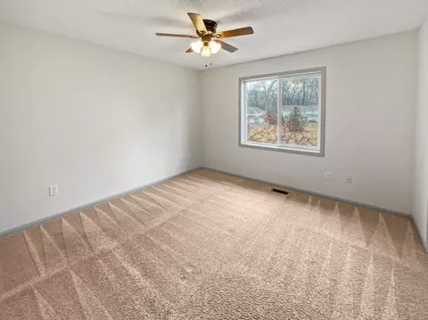 832 Ravoux Cir, Chaska, MN 55318 photo 5