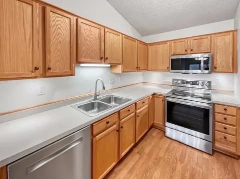 832 Ravoux Cir, Chaska, MN 55318 photo 13