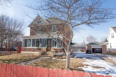 1104 N 6th St, Mankato, MN 56001